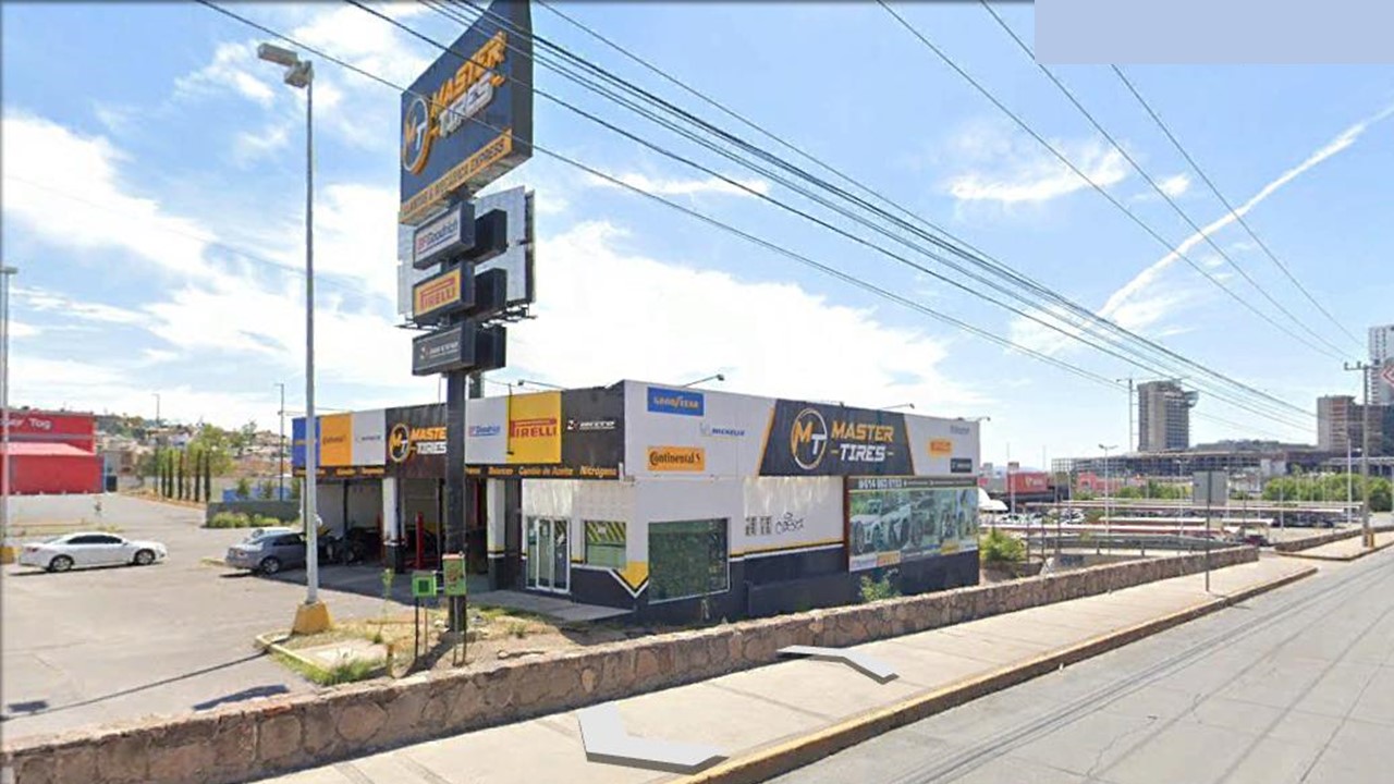 Perif de la Juventud: Local Comercial en Venta